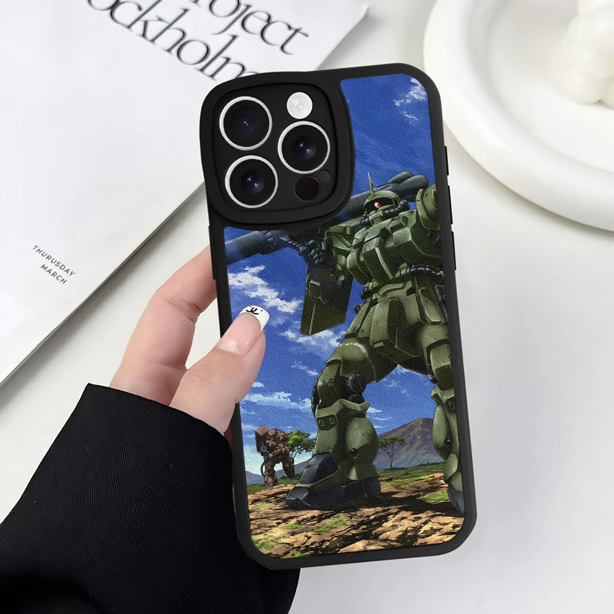 （画像用） 機動戦士ガンダム Mobile Suit Gundam 【iPhone 16シリーズ対応】シリコンスマホケース（レザー調） 材質：シリコン